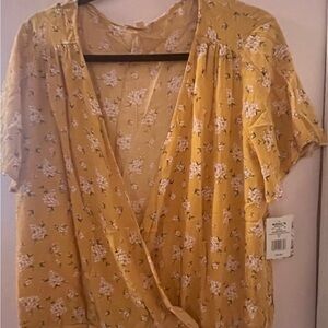 NWT Pink Republic Blouse
• wrap shirt
• floral
• boho